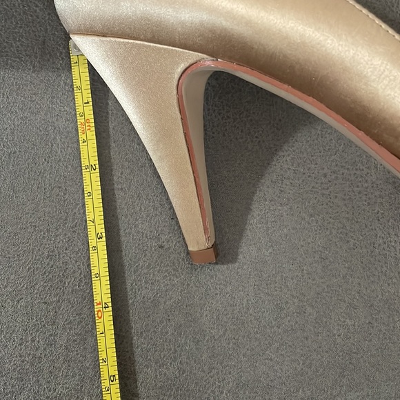 Size 8.5 beautiful - Picture 4 of 7